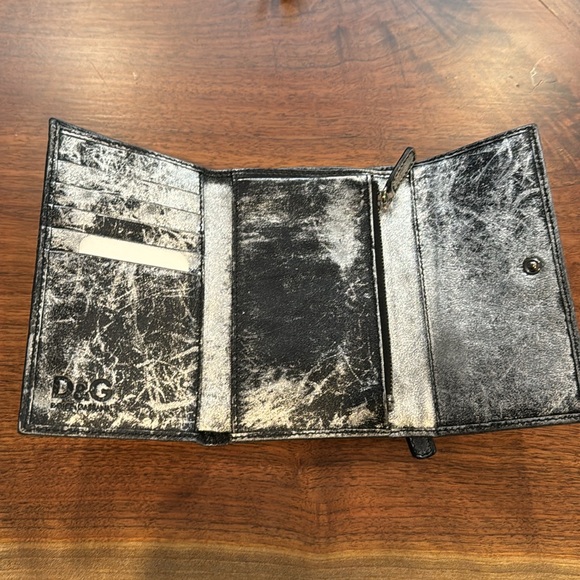 Authentic Dolce & Gabbana wallet - metallic leather with two zipped pockets NWOT - Picture 7 of 14